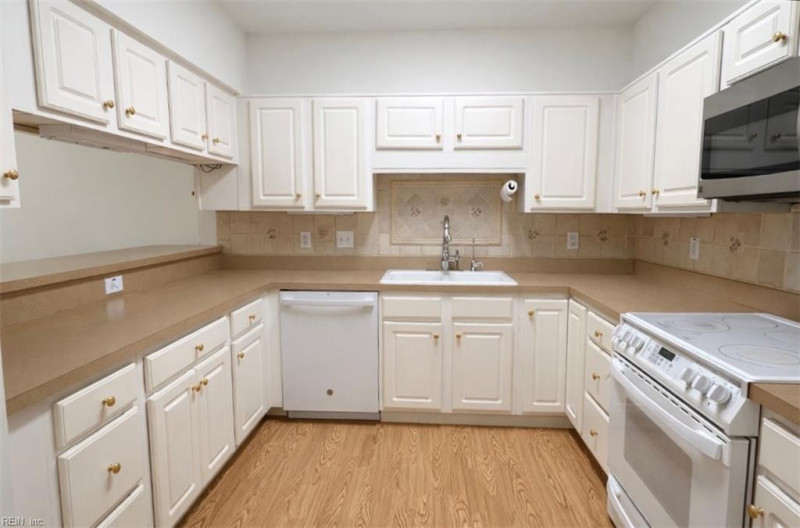 Photo 9 of 21 residential for sale in Virginia Beach virginia