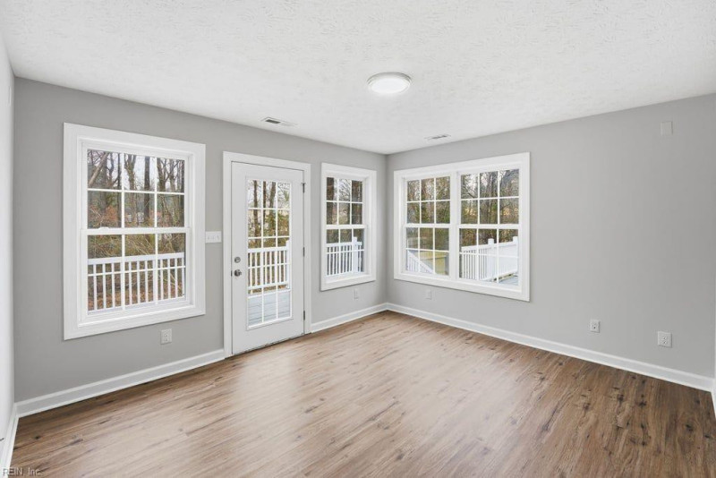 Photo 12 of 36 residential for sale in Hampton virginia