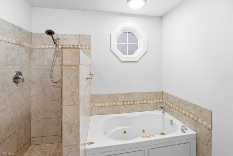 Photo 18 of 36 residential for sale in Hampton virginia