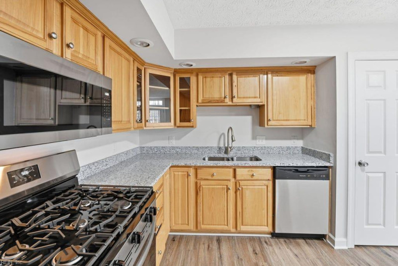Photo 5 of 36 residential for sale in Hampton virginia