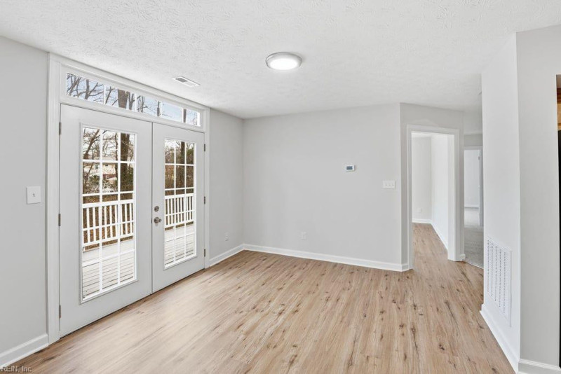 Photo 7 of 36 residential for sale in Hampton virginia