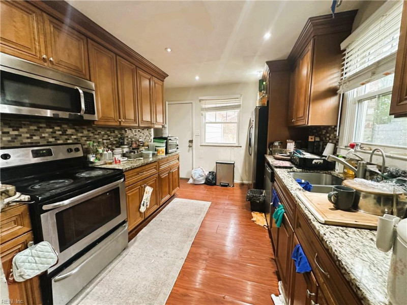 Photo 10 of 39 residential for sale in Portsmouth virginia