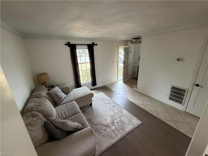 Photo 11 of 26 residential for sale in Chesapeake virginia