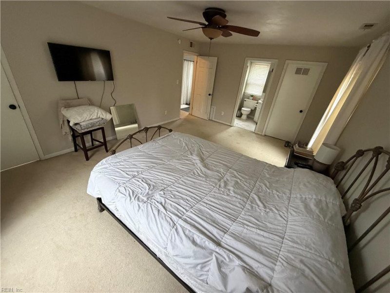 Photo 14 of 26 residential for sale in Chesapeake virginia