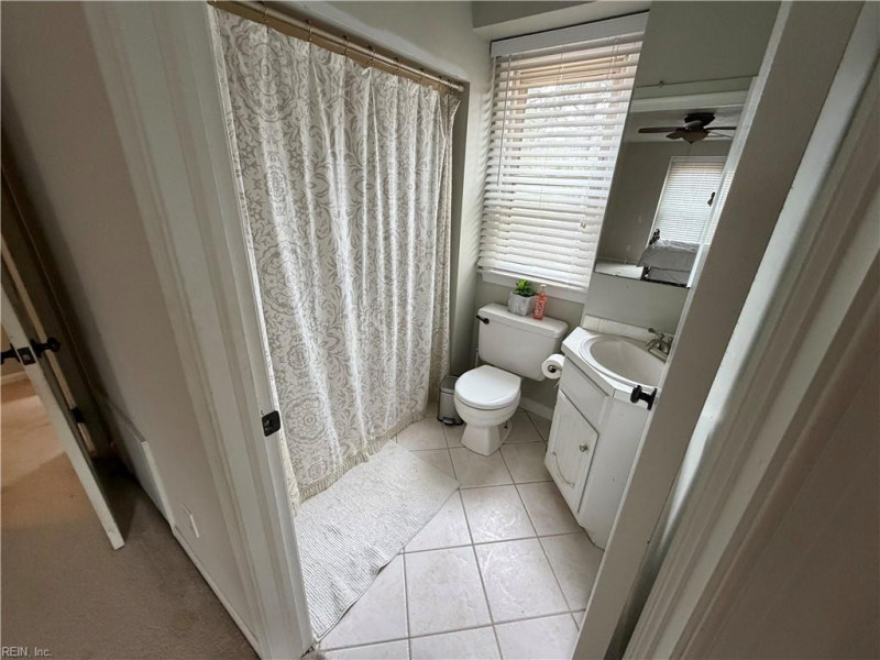 Photo 15 of 26 residential for sale in Chesapeake virginia