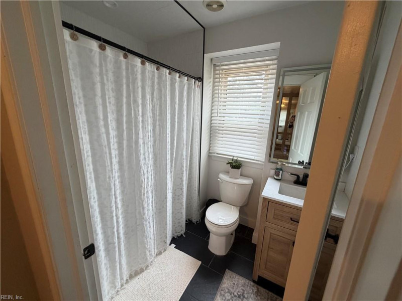 Photo 17 of 26 residential for sale in Chesapeake virginia