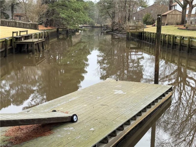 Photo 18 of 26 residential for sale in Chesapeake virginia