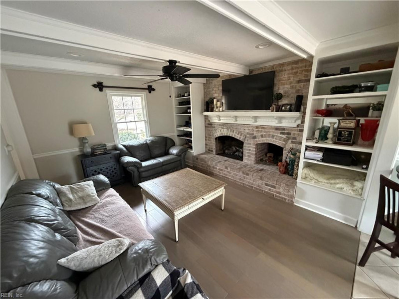 Photo 3 of 26 residential for sale in Chesapeake virginia