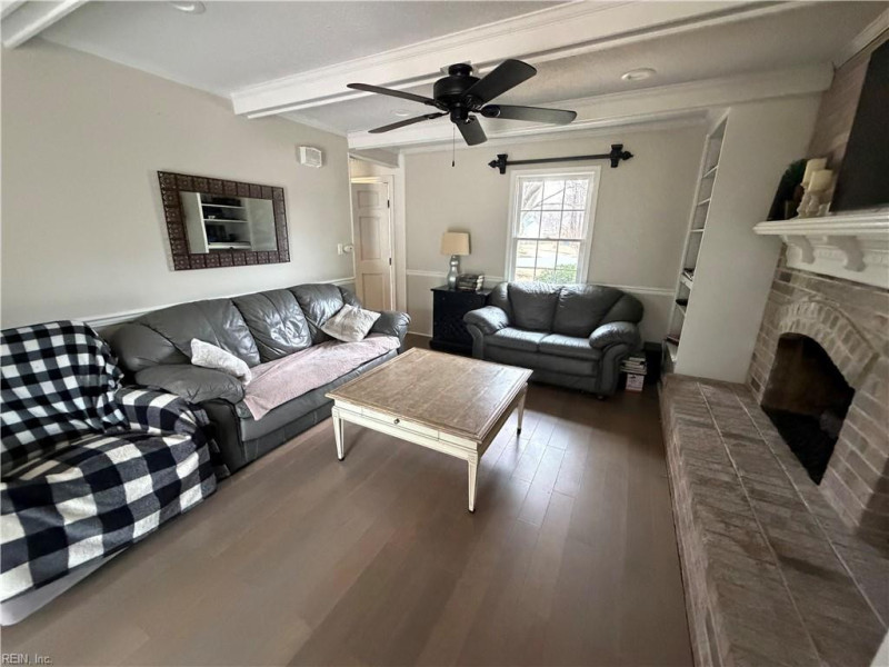 Photo 4 of 26 residential for sale in Chesapeake virginia