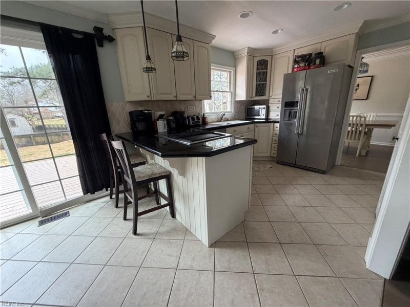 Photo 5 of 26 residential for sale in Chesapeake virginia
