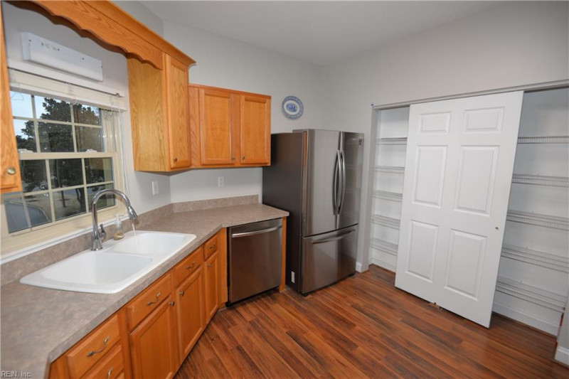 Photo 11 of 36 residential for sale in Virginia Beach virginia