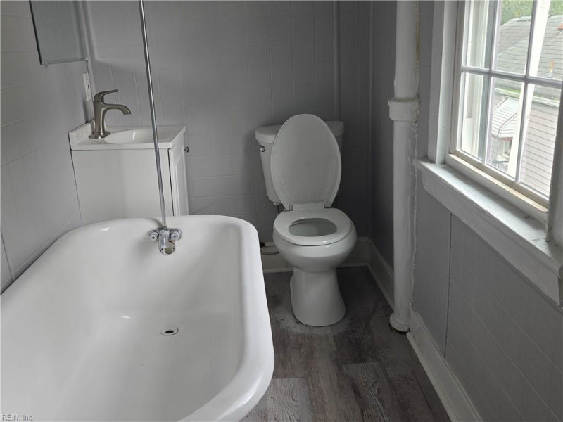 Photo 14 of 34 residential for sale in Norfolk virginia