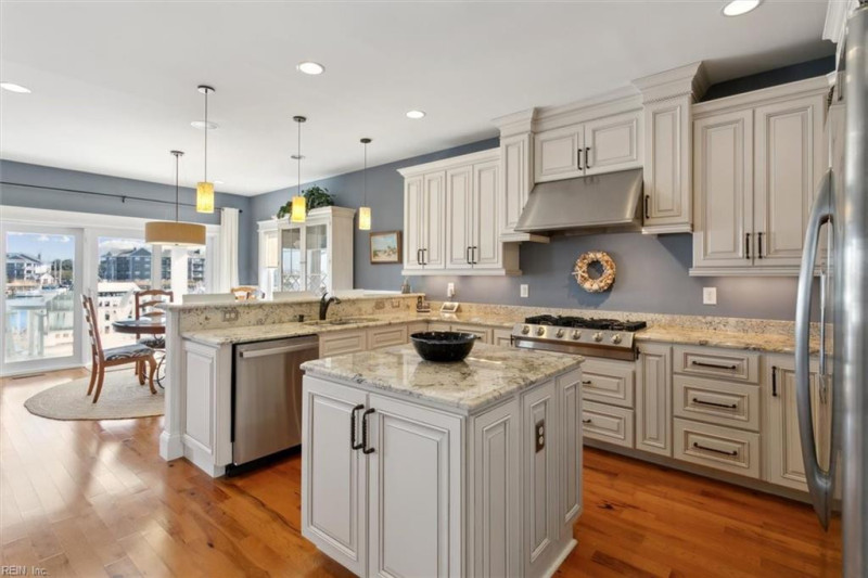 Photo 12 of 41 residential for sale in Hampton virginia