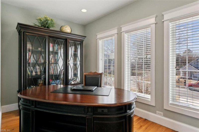 Photo 14 of 41 residential for sale in Hampton virginia