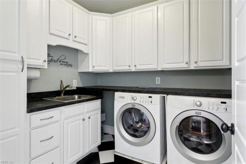 Photo 15 of 41 residential for sale in Hampton virginia