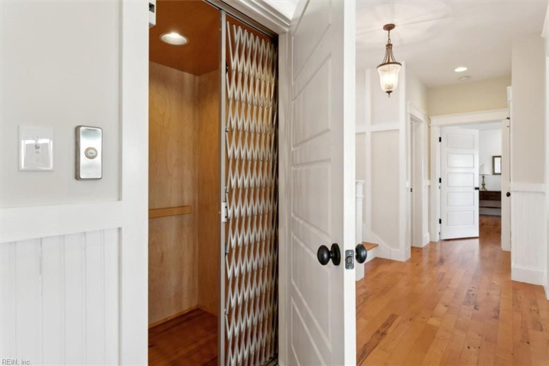 Photo 16 of 41 residential for sale in Hampton virginia