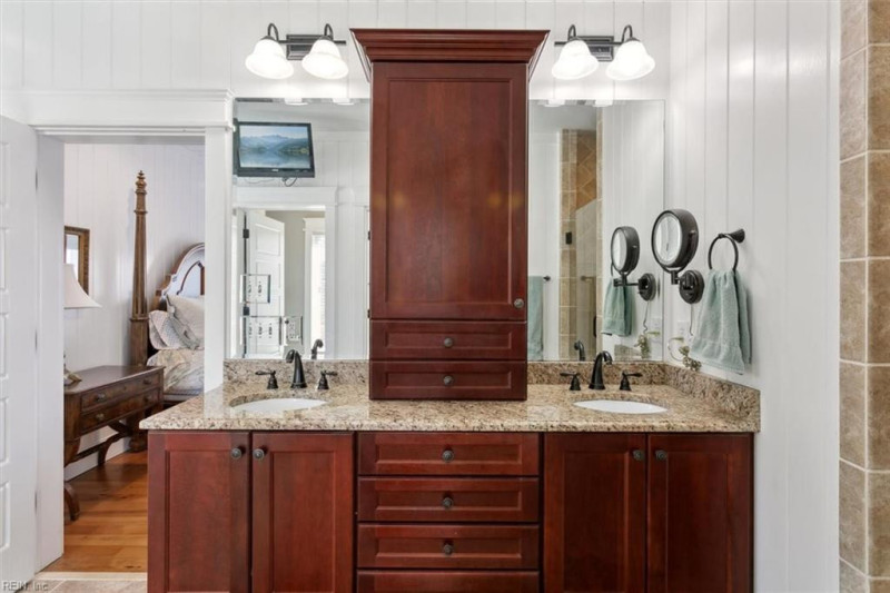 Photo 20 of 41 residential for sale in Hampton virginia