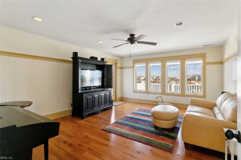 Photo 22 of 41 residential for sale in Hampton virginia