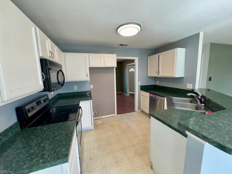 Photo 10 of 24 residential for sale in Portsmouth virginia