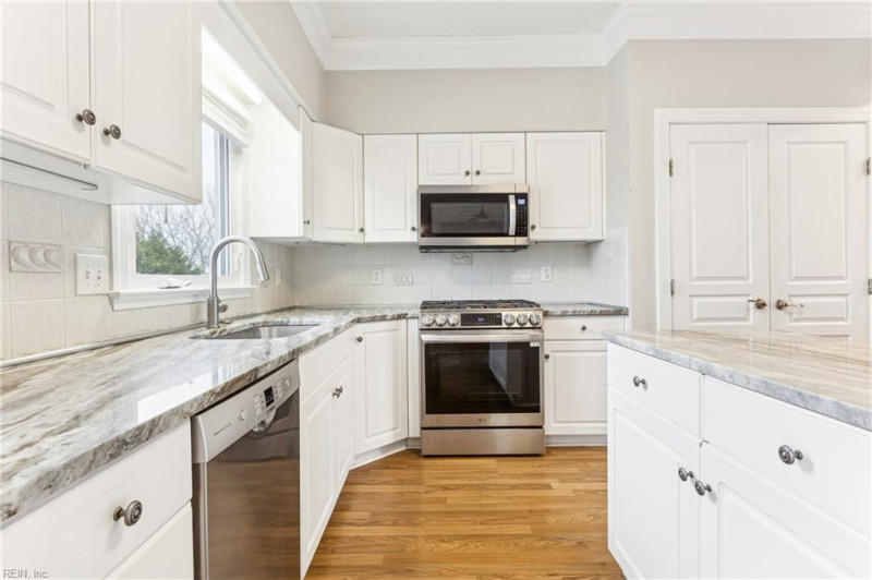 Photo 9 of 35 residential for sale in Hampton virginia
