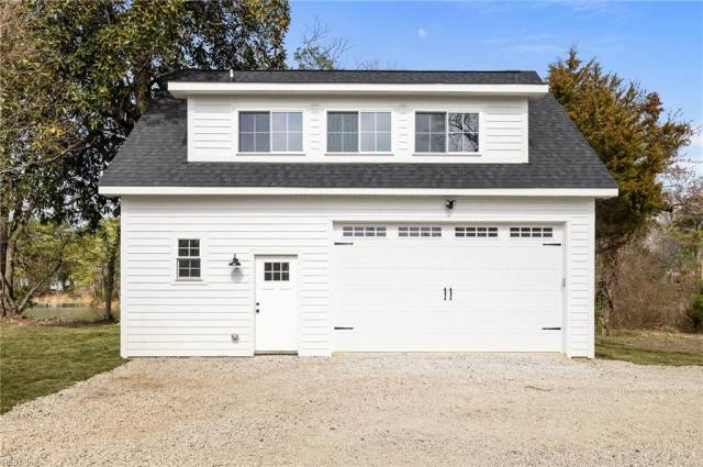 Detached Garage/Bedroom w/ full bathroom