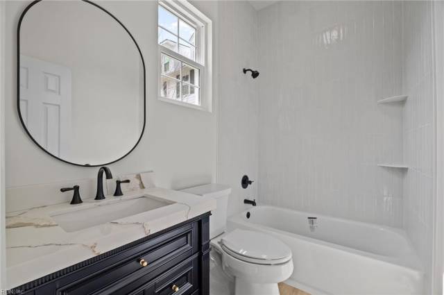 Detached Full Bath