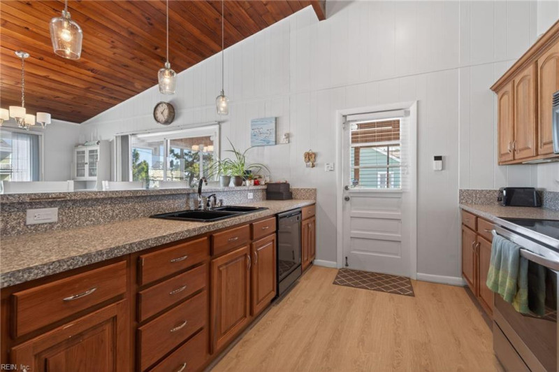 Photo 19 of 49 residential for sale in Virginia Beach virginia