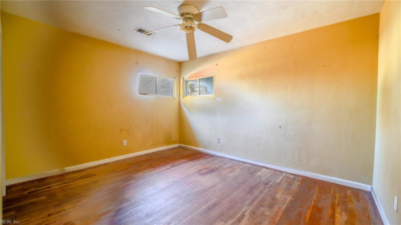 Photo 10 of 38 residential for sale in Virginia Beach virginia