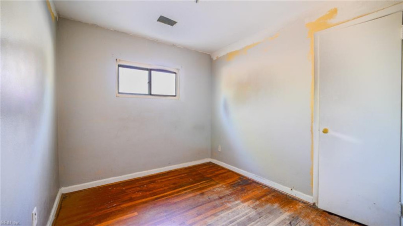 Photo 12 of 38 residential for sale in Virginia Beach virginia