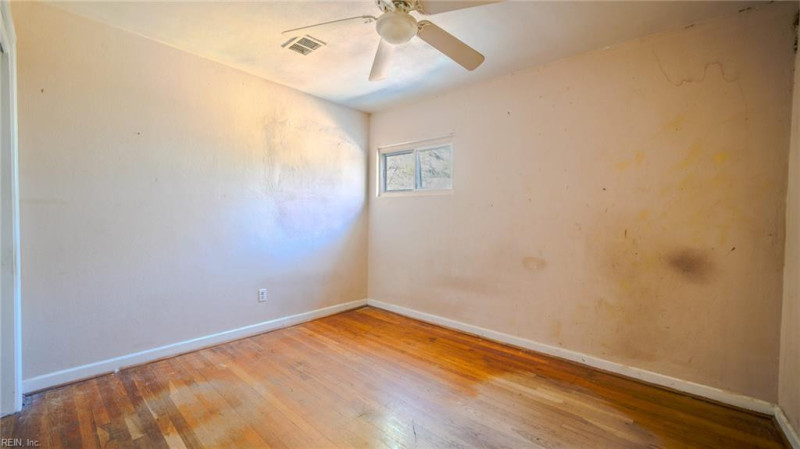 Photo 13 of 38 residential for sale in Virginia Beach virginia