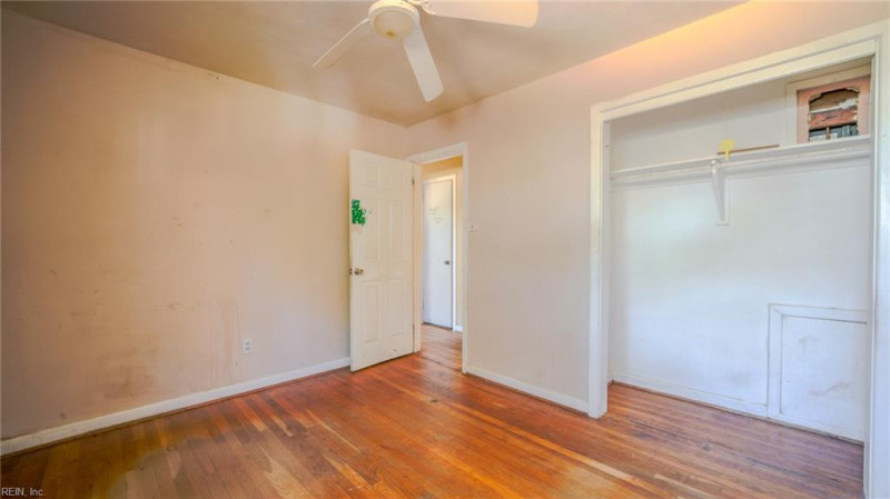 Photo 14 of 38 residential for sale in Virginia Beach virginia
