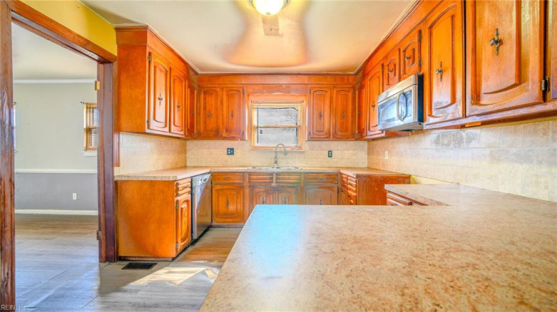 Photo 7 of 38 residential for sale in Virginia Beach virginia