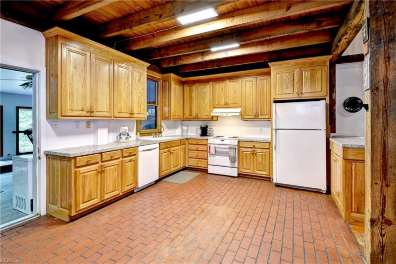 Photo 18 of 33 residential for sale in Surry County virginia