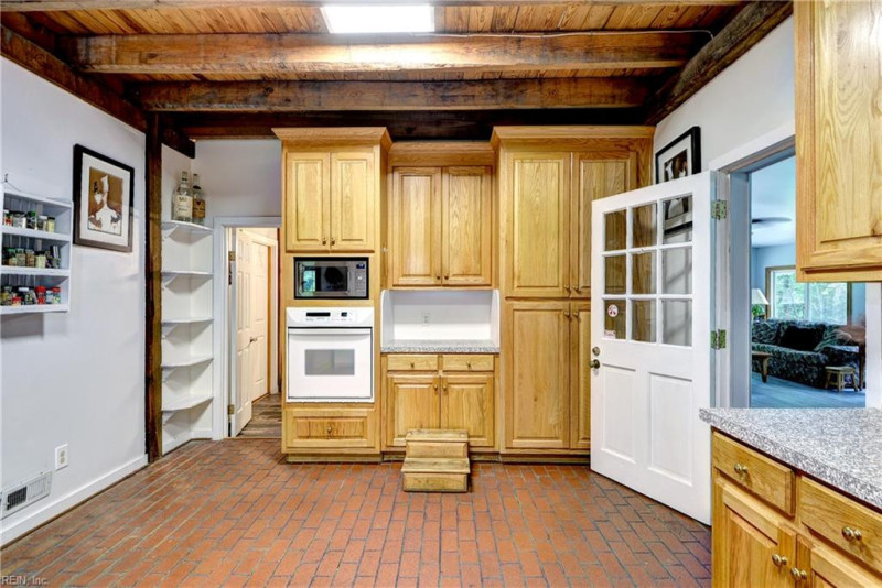Photo 19 of 33 residential for sale in Surry County virginia