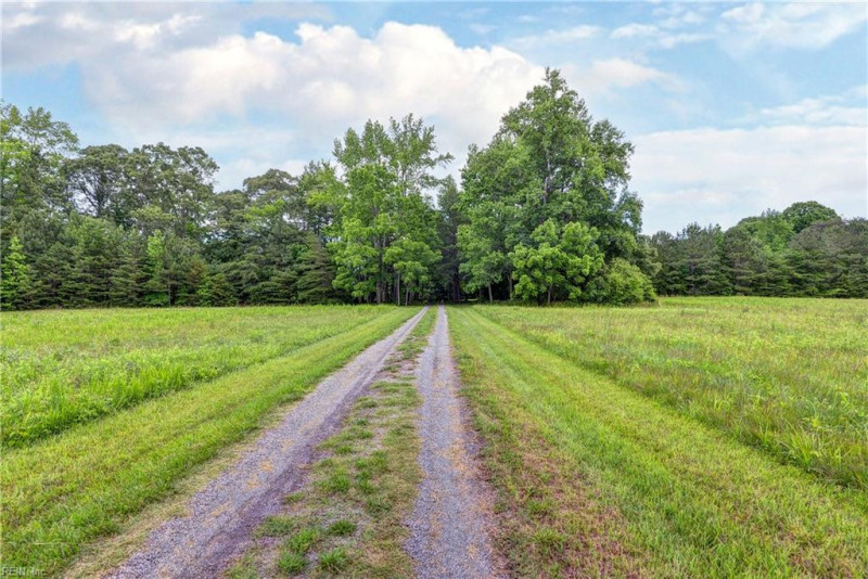 Photo 4 of 33 residential for sale in Surry County virginia