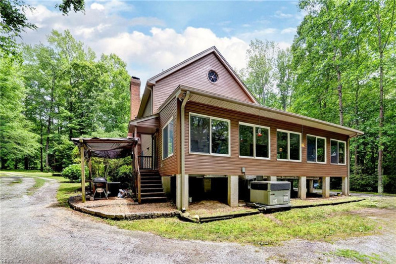 Photo 8 of 33 residential for sale in Surry County virginia