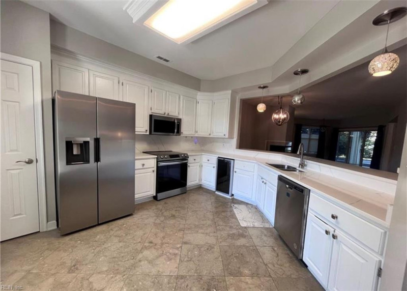 Photo 6 of 42 residential for sale in Hampton virginia