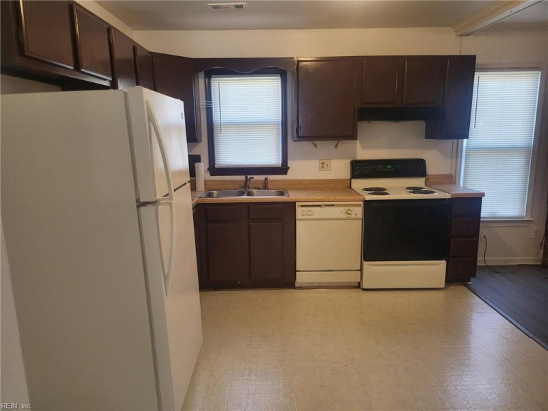 Photo 13 of 35 residential for sale in Hampton virginia