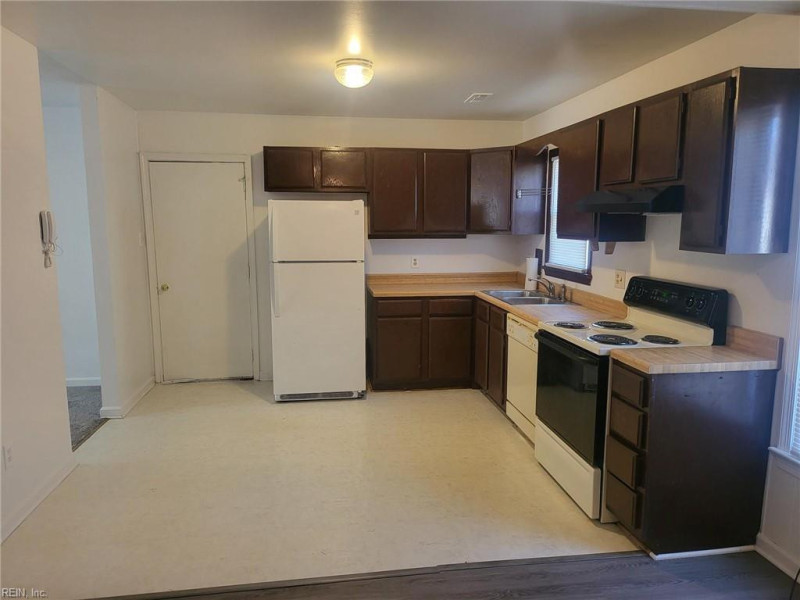Photo 14 of 35 residential for sale in Hampton virginia