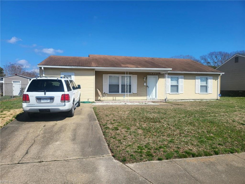 Photo 3 of 35 residential for sale in Hampton virginia
