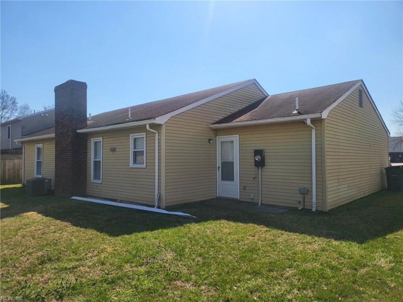 Photo 4 of 35 residential for sale in Hampton virginia