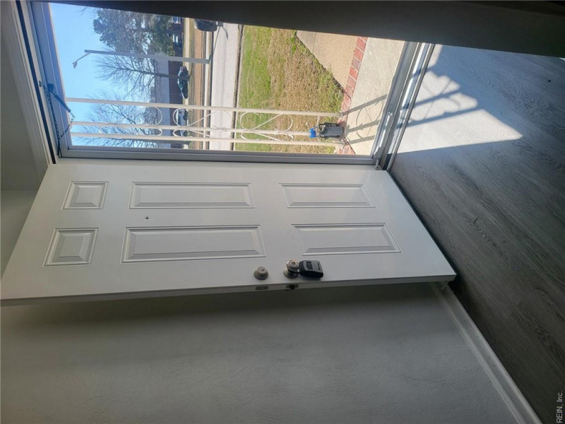 Photo 7 of 35 residential for sale in Hampton virginia