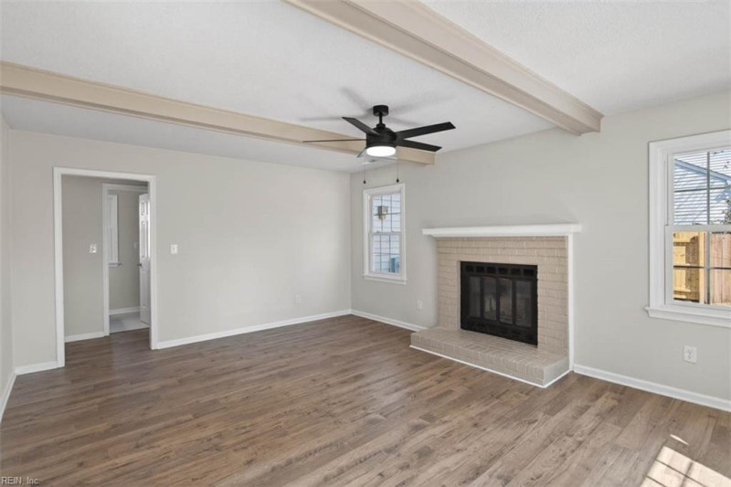 Photo 13 of 38 residential for sale in Virginia Beach virginia