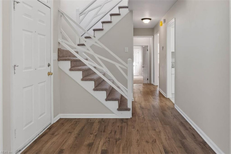 Photo 4 of 38 residential for sale in Virginia Beach virginia