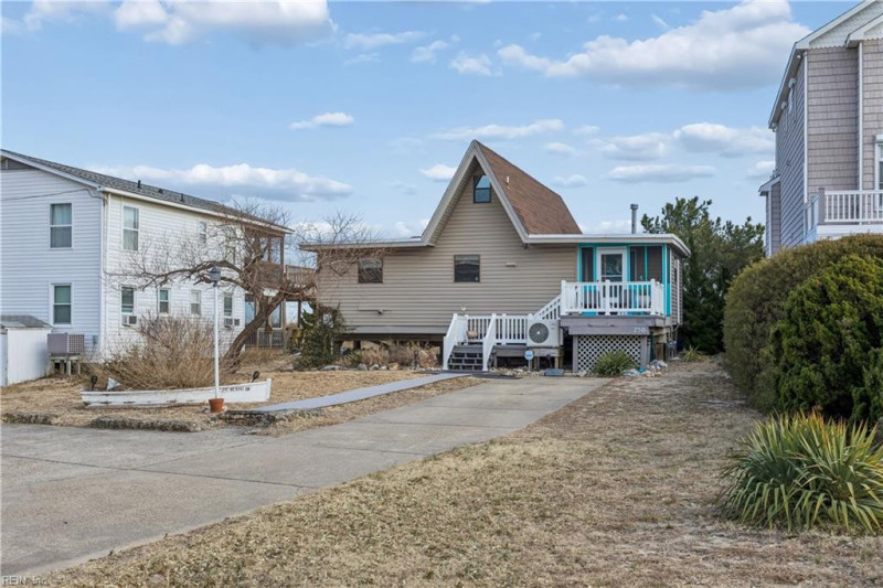 Photo 3 of 44 residential for sale in Hampton virginia
