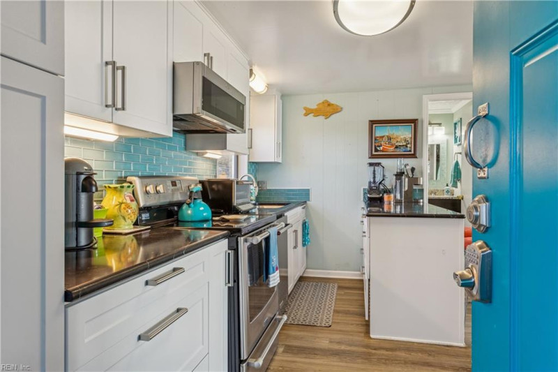Photo 4 of 44 residential for sale in Hampton virginia
