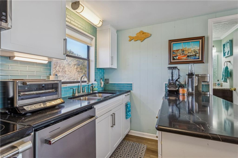 Photo 7 of 44 residential for sale in Hampton virginia