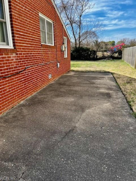 Photo 11 of 19 residential for sale in Hampton virginia