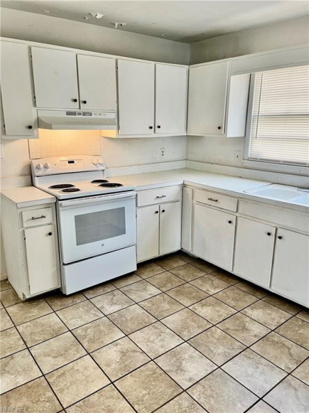 Photo 6 of 19 residential for sale in Hampton virginia