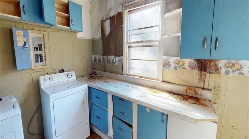 Photo 16 of 50 residential for sale in Portsmouth virginia